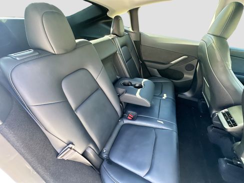 Used 2023 Tesla Model Y Performance image 30