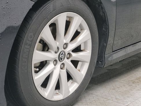 Used 2019 Toyota Camry LE FWD image 31