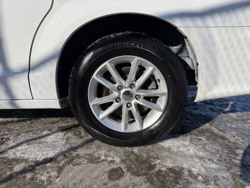 Used 2019 Dodge Grand Caravan SXT image 8