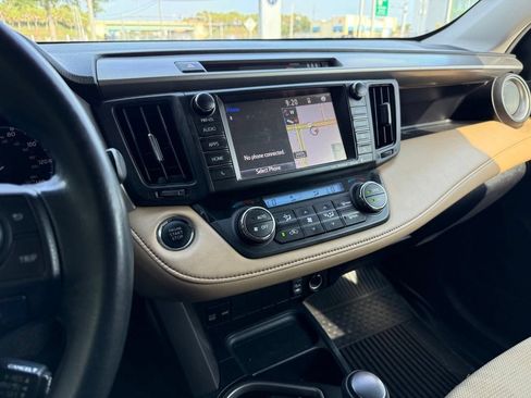 Used 2018 Toyota RAV4 XLE AWD/4WD image 24