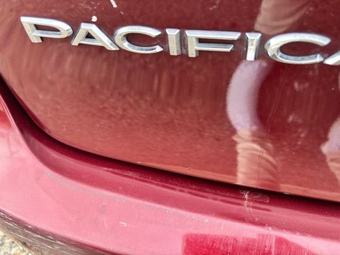 Used 2020 Chrysler Pacifica Touring-L FWD image 11
