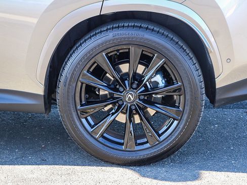 Used 2025 Lexus NX 450h+ F Sport image 10