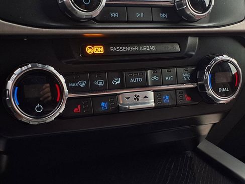 Used 2022 Ford F350 Platinum w/ FX4 Off-Road Package image 24