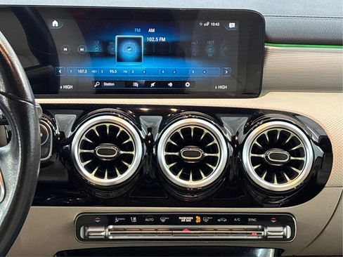 Used 2022 Mercedes-Benz CLA 250 4MATIC image 19