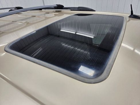 Used 2004 Buick Rainier CXL image 10