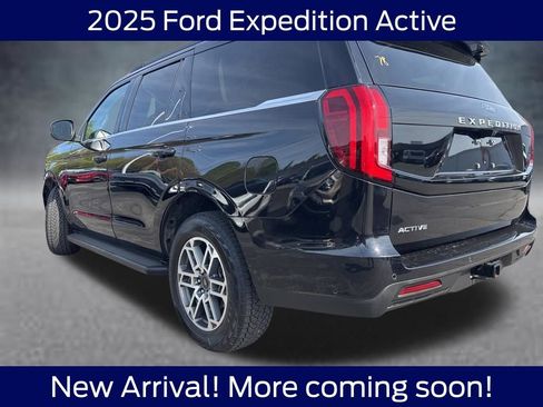 Used 2025 Ford Expedition Active image 3