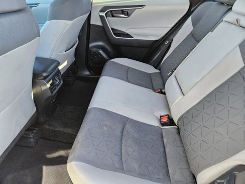 Used 2022 Toyota RAV4 XLE image 30