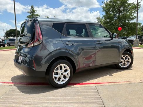 Used 2025 Kia Soul LX w/ LX Technology Package FWD image 6
