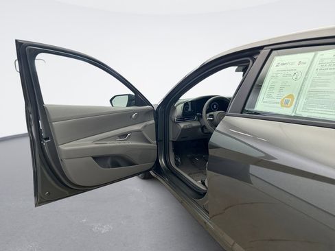 Used 2024 Hyundai Elantra SEL image 9