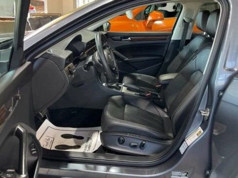 Used 2022 Volkswagen Passat 2.0T image 9