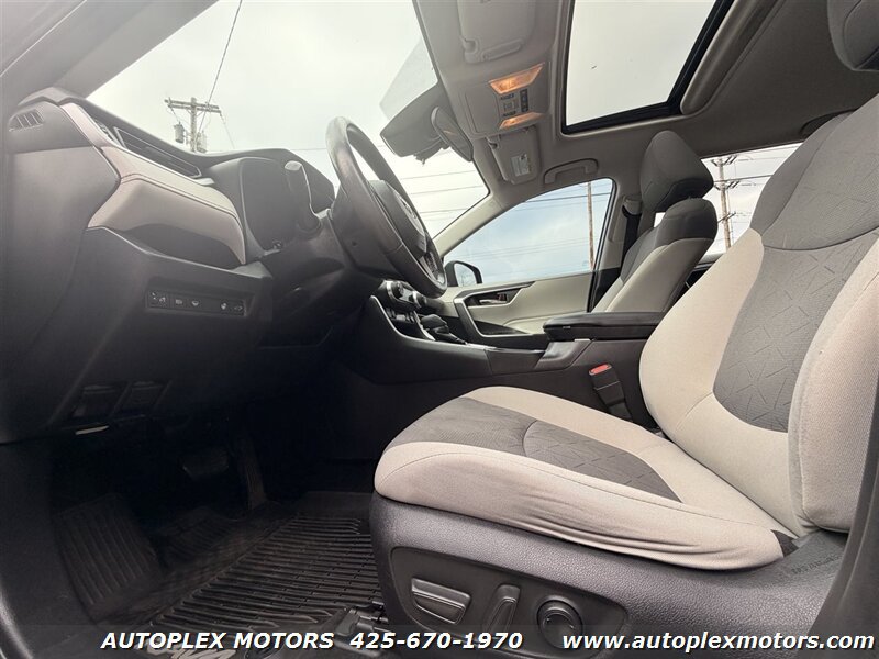 Used 2020 Toyota RAV4 XLE w/ Convenience Package AWD/4WD image 11