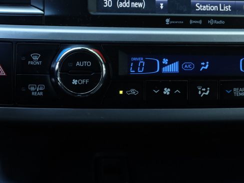 Used 2017 Toyota Highlander XLE image 8