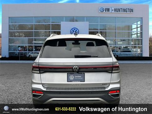 Certified 2025 Volkswagen Taos SE w/ Panoramic Sunroof Package image 5