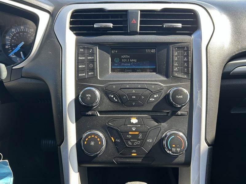 Used 2015 Ford Fusion SE FWD image 11