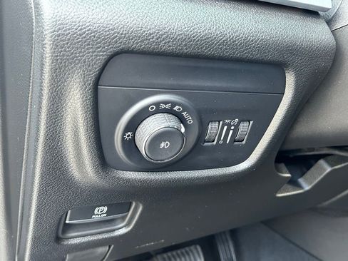 Certified 2024 Jeep Grand Cherokee Limited w/ Black Appearance Package image 47