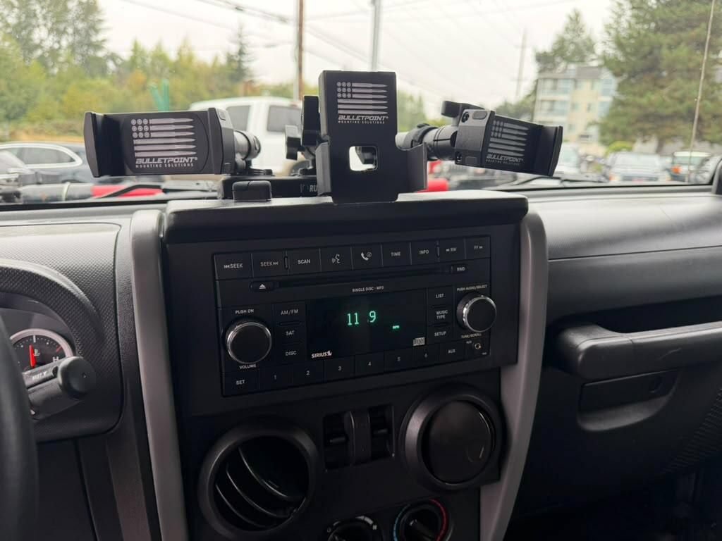 Used 2007 Jeep Wrangler Sahara w/ Dual Top Group AWD/4WD image 17