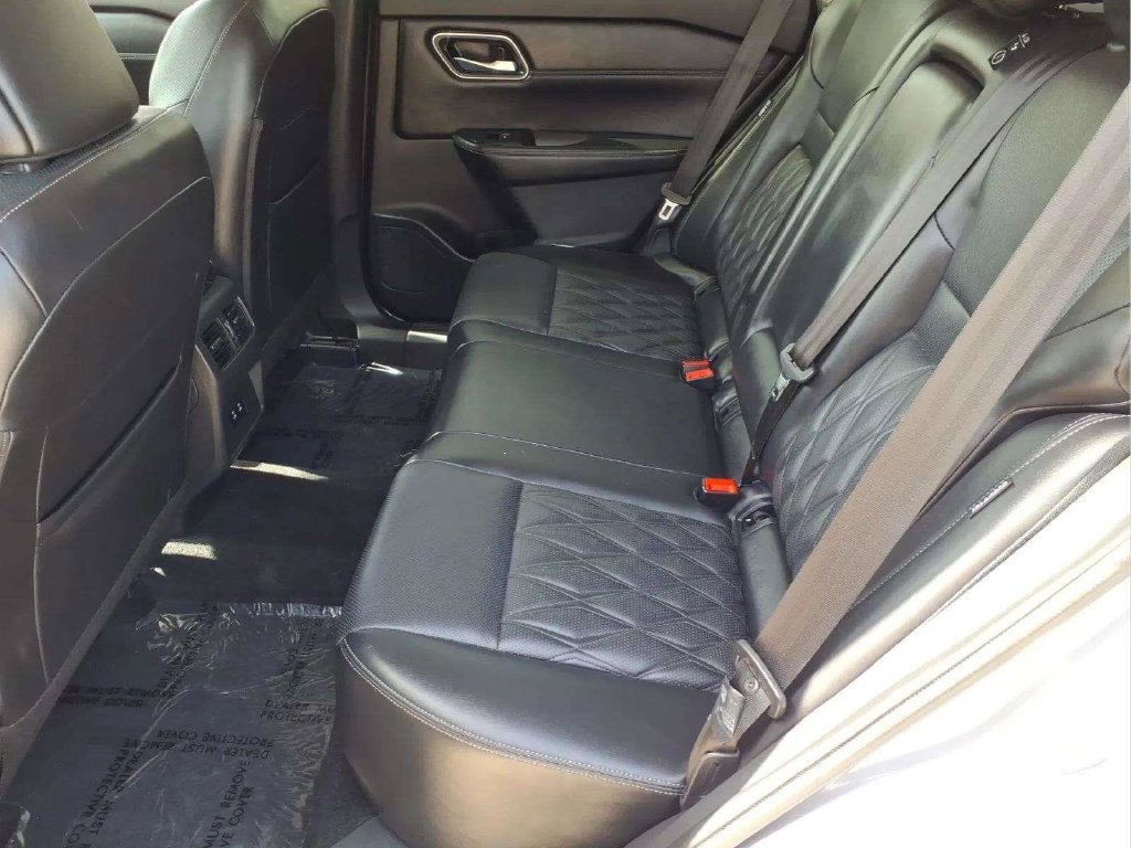 Certified 2024 Nissan Rogue Platinum FWD image 12