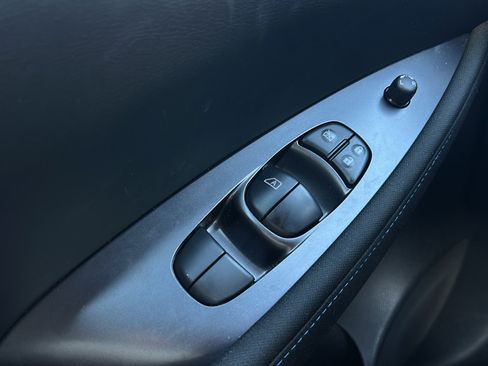 Used 2025 Nissan Leaf S FWD image 9