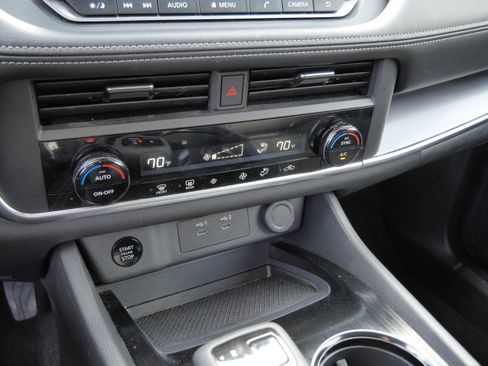 Used 2025 Nissan Rogue SV AWD/4WD image 23