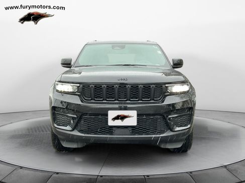 Used 2023 Jeep Grand Cherokee Altitude image 8
