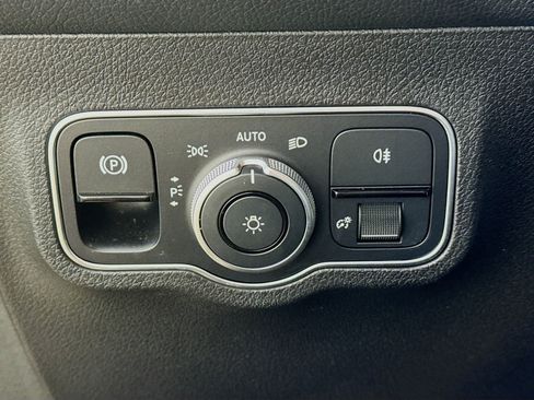 Used 2023 Mercedes-Benz GLB 250 4MATIC image 14