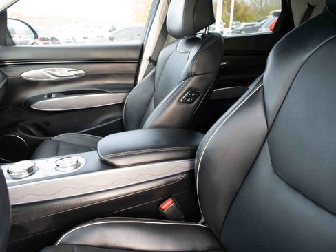 Used 2023 Genesis GV70 2.5T w/ Advanced Package image 10