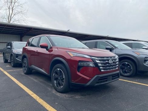 Used 2025 Nissan Rogue SV image 1