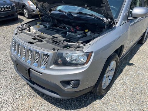 Used 2017 Jeep Compass Latitude AWD/4WD image 23