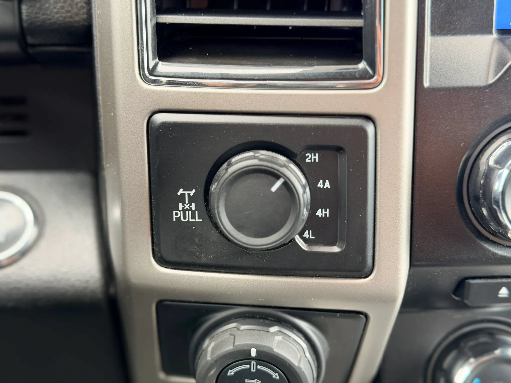 Used 2017 Ford F150 Lariat AWD/4WD image 28