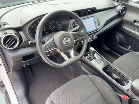 Used 2024 Nissan Kicks SV image 4