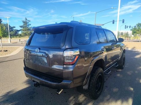 Used 2018 Toyota 4Runner SR5 AWD/4WD image 3