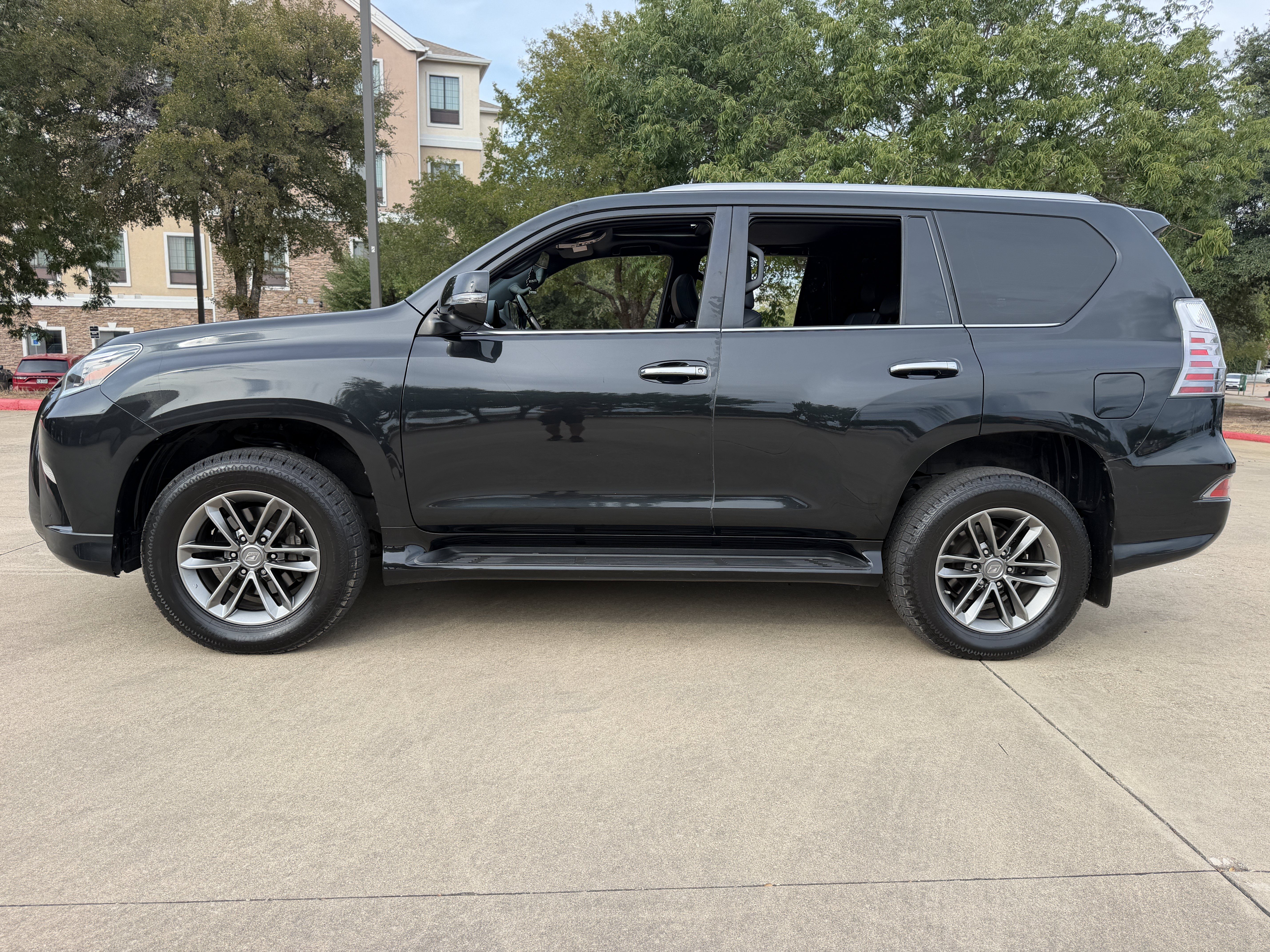 Used 2022 Lexus GX 460 Premium w/ Premium Package AWD/4WD image 5