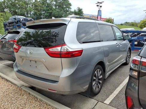 Used 2018 Toyota Sienna XLE w/ XLE Navigation Package AWD/4WD image 2