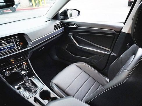 Used 2024 Volkswagen Jetta SE image 20