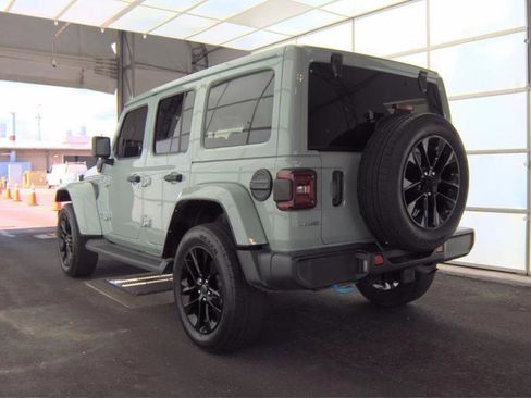 Used 2024 Jeep Wrangler Unlimited Sahara w/ Technology Group AWD/4WD image 6