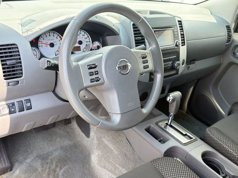 Used 2018 Nissan Frontier SV image 4