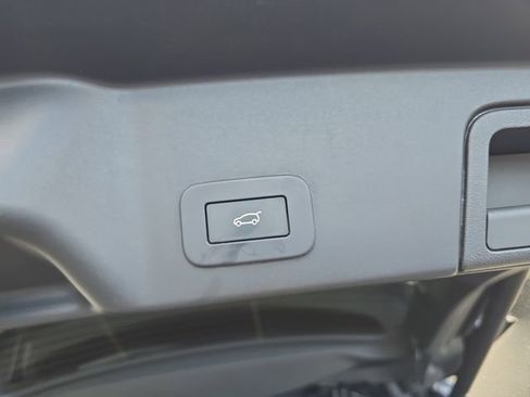 Certified 2025 Land Rover Range Rover Evoque Dynamic SE AWD/4WD image 16