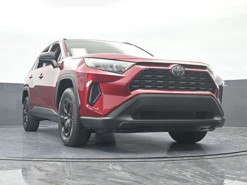 Used 2019 Toyota RAV4 LE image 61