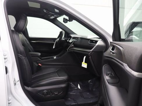 New 2025 Jeep Grand Cherokee L Limited w/ Luxury Tech Group II image 15