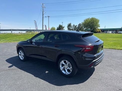 Used 2024 Chevrolet Trax LS w/ LS Convenience Package image 6