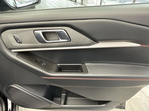Used 2025 Ford Explorer ST-Line image 8