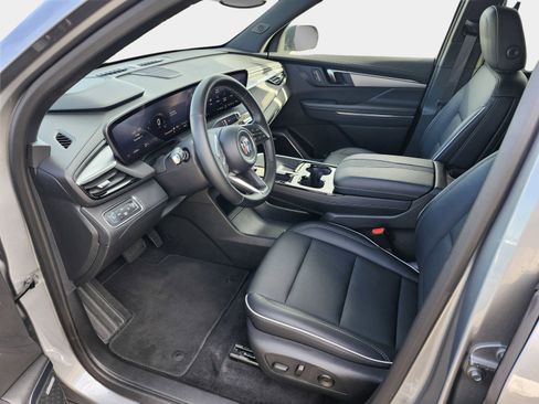 Used 2025 Buick Enclave Preferred image 9