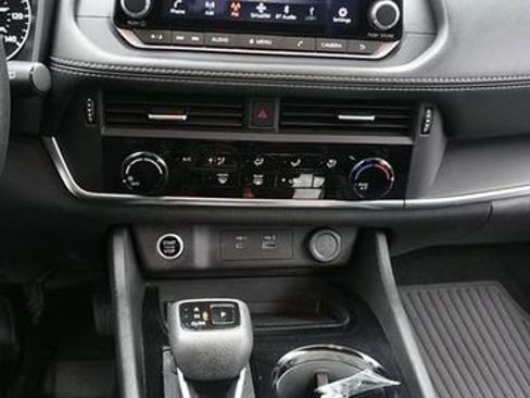 Used 2023 Nissan Rogue S AWD/4WD image 20