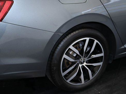 Used 2025 Volkswagen Jetta SE FWD image 14