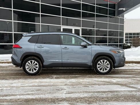 Used 2024 Toyota Corolla Cross LE image 2