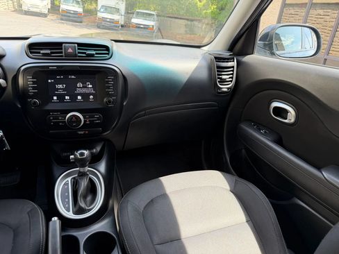 Used 2018 Kia Soul + FWD image 14