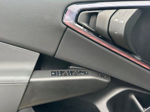 Used 2025 BMW X3 xDrive30i w/ Premium Package image 12