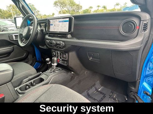 Used 2025 Jeep Wrangler Unlimited Rubicon AWD/4WD image 23