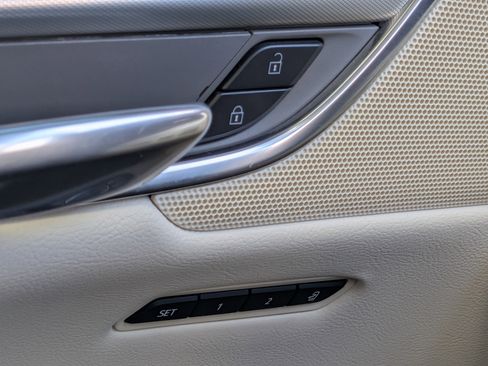 Used 2019 Cadillac XT5 Luxury FWD image 23