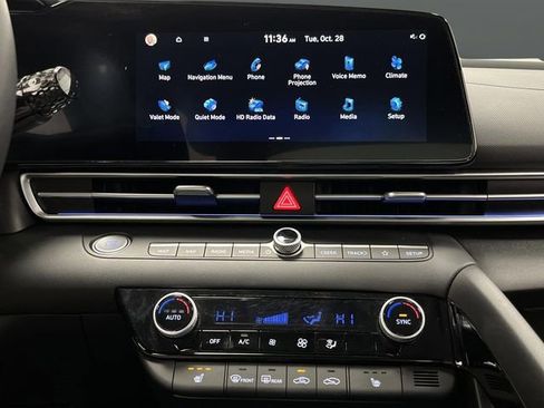 Used 2024 Hyundai Elantra SEL w/ Convenience Package image 9